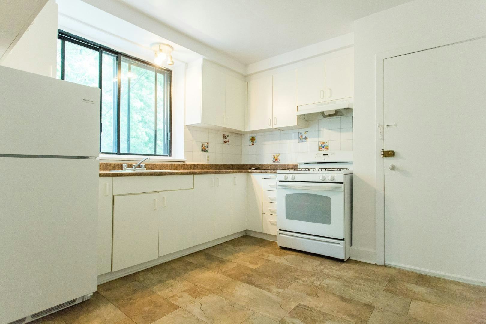 210A-6001 De La Côte Saint Luc Chemin, Montréal, QC, H3X 2G4 - 3