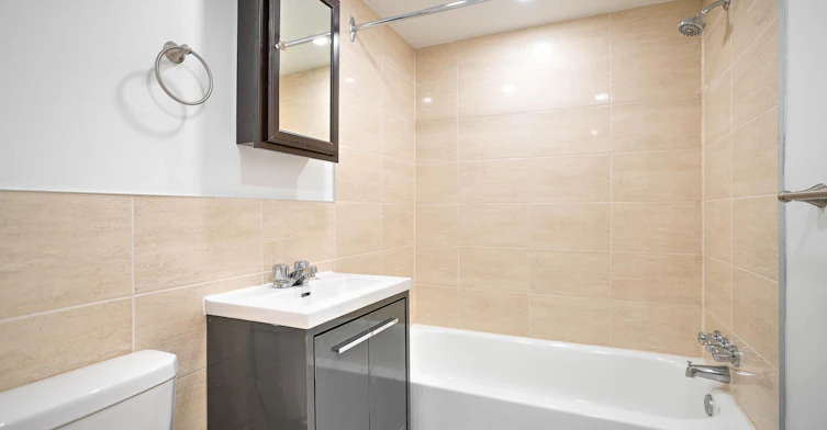 8-2415 Madison Avenue, Montréal, QC, H4B 2T5 - 14