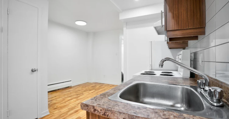 11-2415 Madison Avenue, Montréal, QC, H4B 2T5 - 9