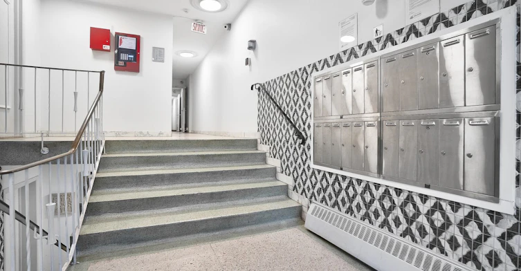 11-2415 Madison Avenue, Montréal, QC, H4B 2T5 - 2