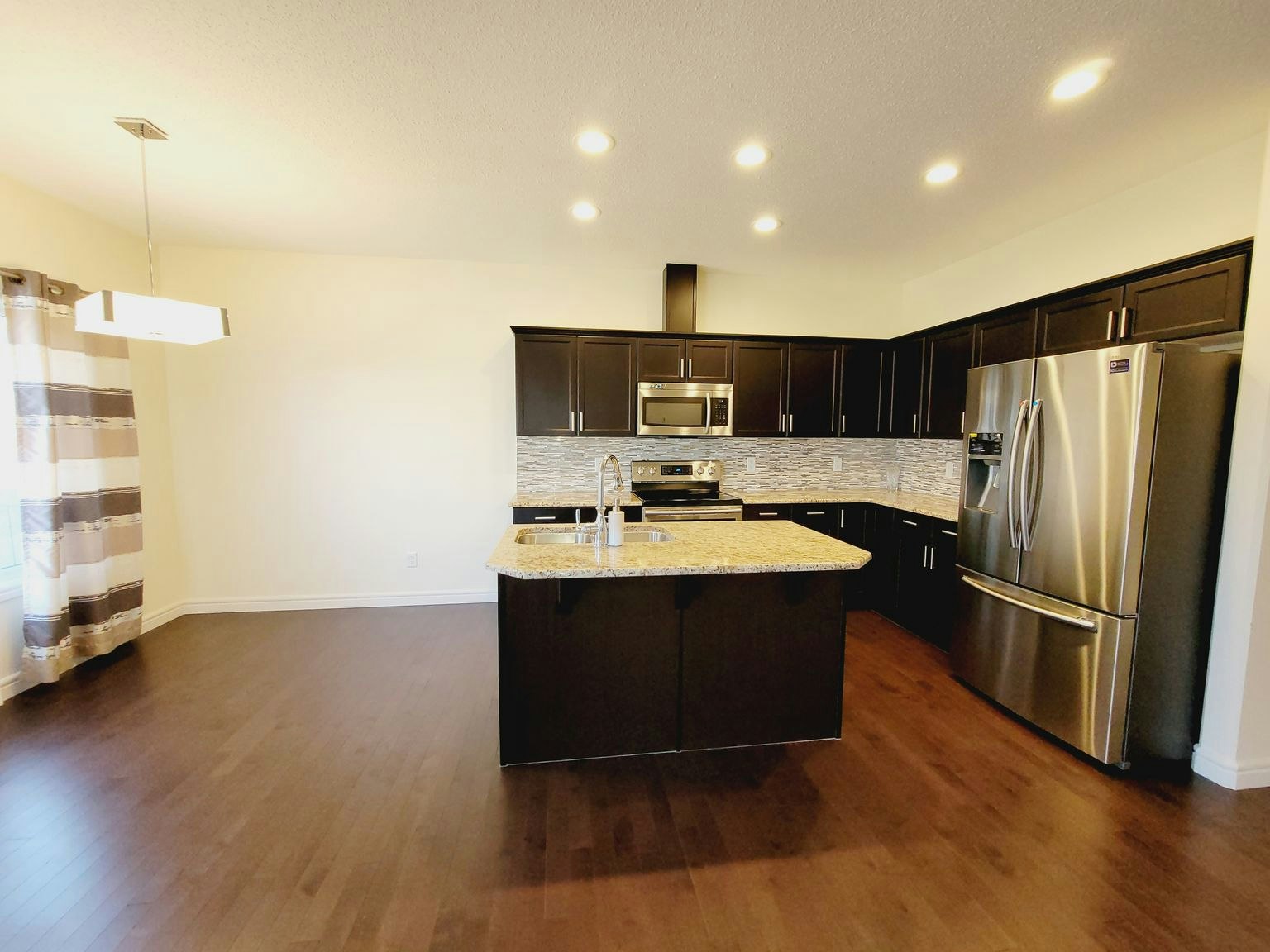 230 Hawks Ridge Boulevard NW, Edmonton, AB, T5S 2B6 - 3
