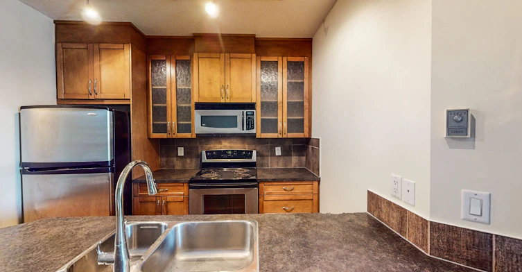 328 21 Avenue Southwest, Calgary, AB, T2S 0G8 - 2