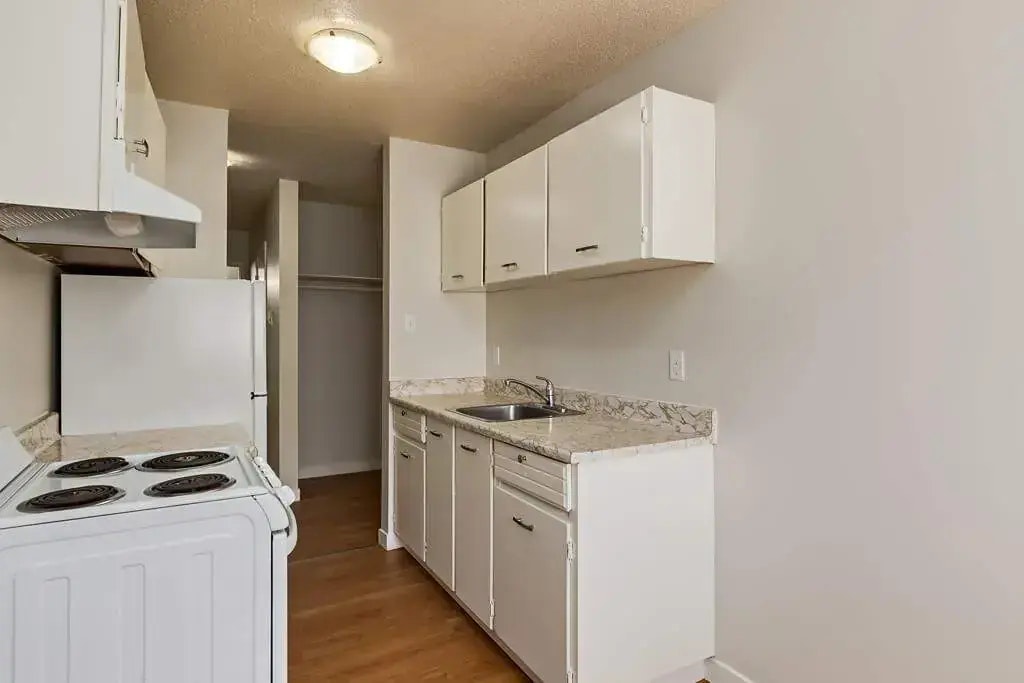 103-10803 113 Street NW, Edmonton, AB, T5H 3J1 - 5