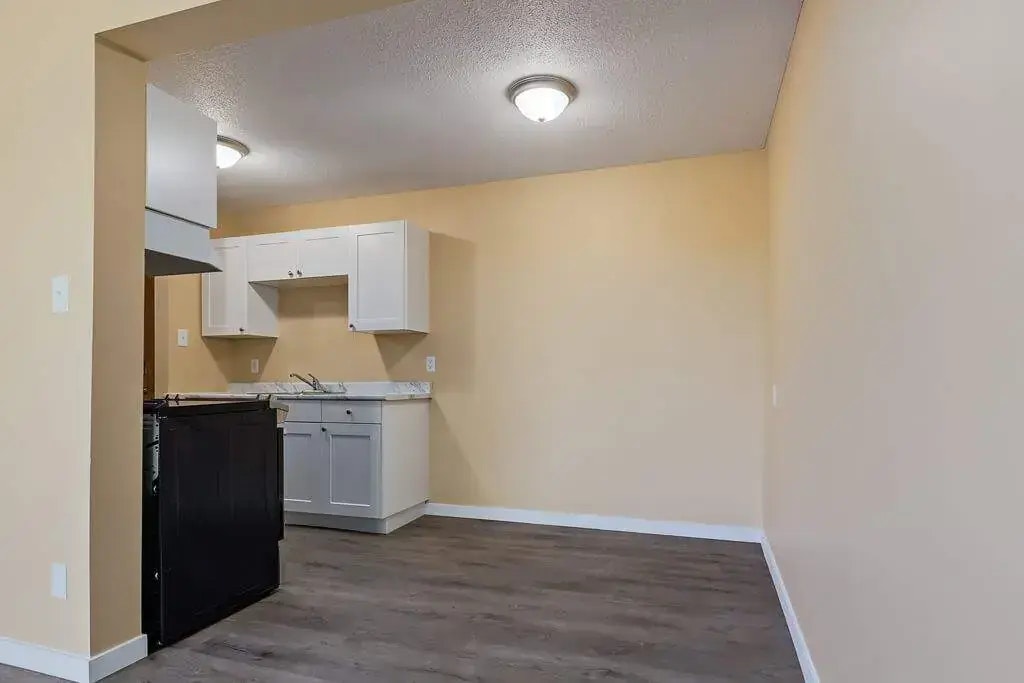 103-10803 113 Street NW, Edmonton, AB, T5H 3J1 - 10