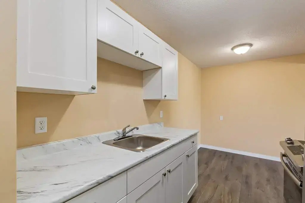 103-10803 113 Street NW, Edmonton, AB, T5H 3J1 - 13