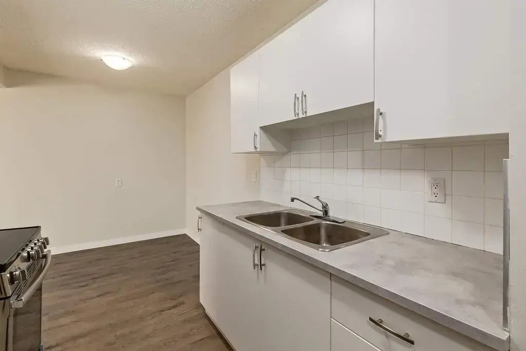 103-10803 113 Street NW, Edmonton, AB, T5H 3J1 - 21