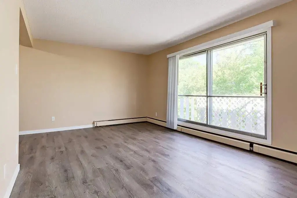 103-10803 113 Street NW, Edmonton, AB, T5H 3J1 - 8