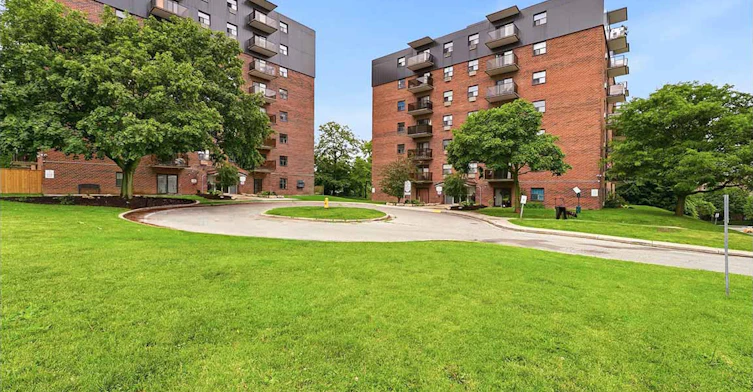 185-107-195 Berkshire Drive, London, ON, N6J 3R6