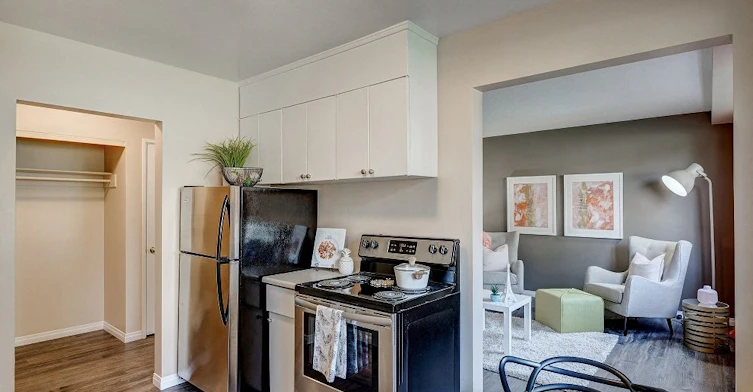 55-204-11405 132 Street NW, Edmonton, AB, T5M 1G1