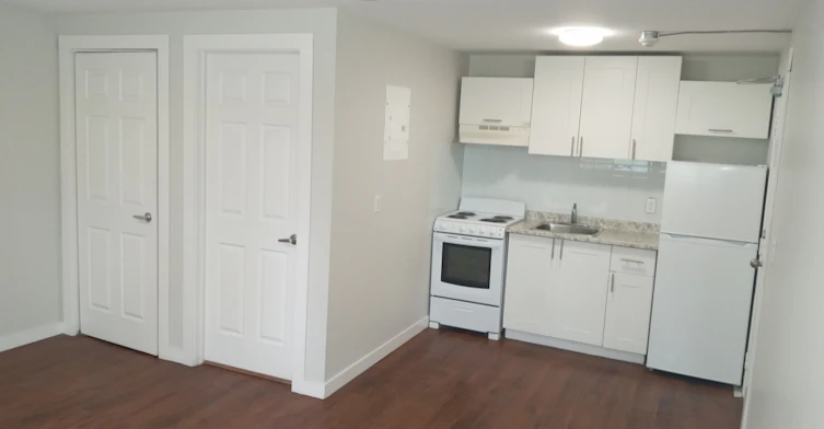 3225 College Avenue, Windsor, ON, N9C 1S7 - 8