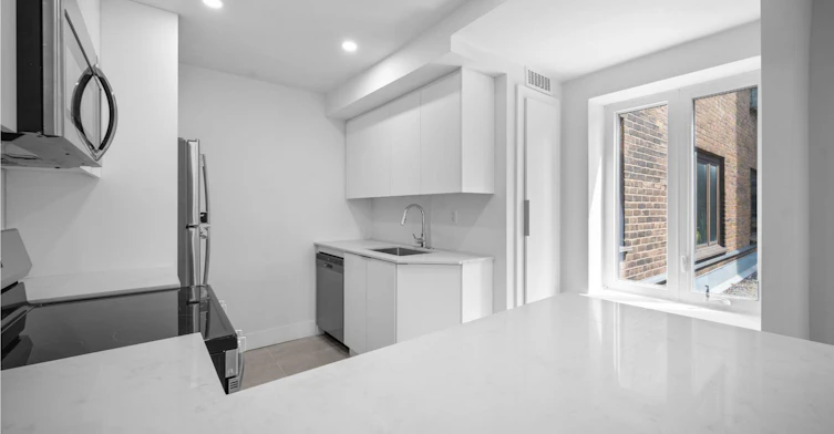 110 St. Clair Avenue West, Toronto, ON, M4V 1N4 - 16