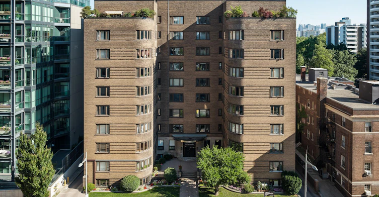 110 St. Clair Avenue West, Toronto, ON, M4V 1N4 - 2