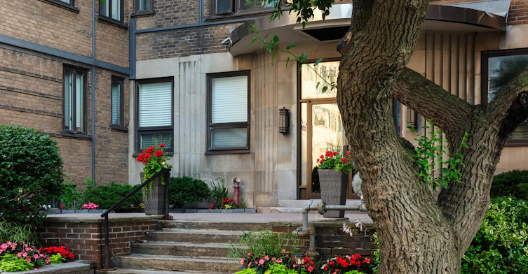 110 St. Clair Avenue West, Toronto, ON, M4V 1N4 - 4