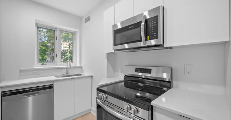 110 St. Clair Avenue West, Toronto, ON, M4V 1N4 - 10