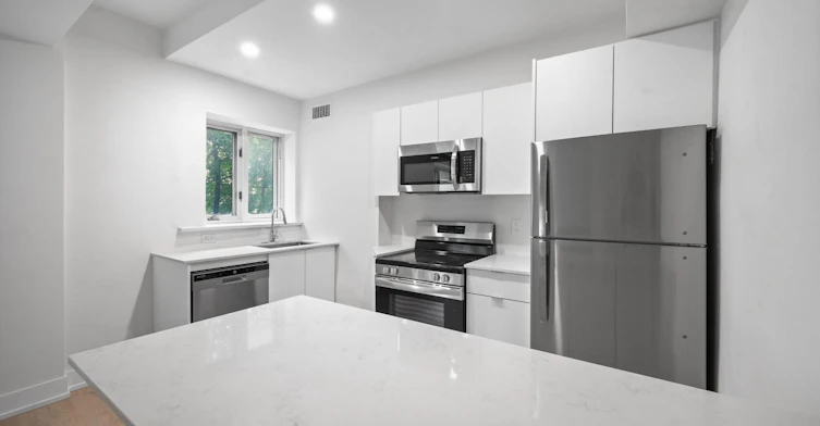 110 St. Clair Avenue West, Toronto, ON, M4V 1N4 - 9