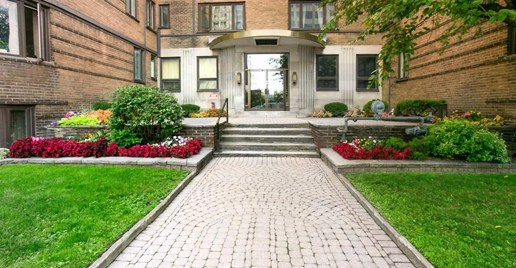 110 St. Clair Avenue West, Toronto, ON, M4V 1N4 - 4