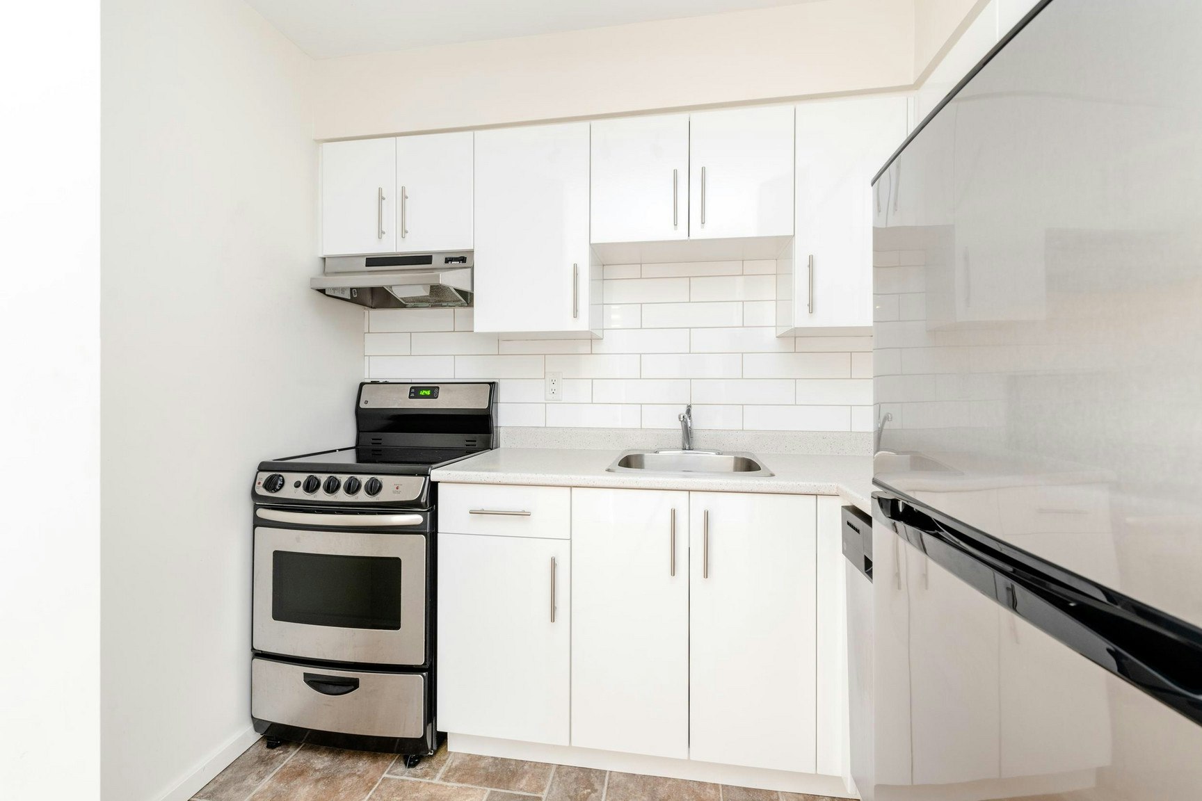 203-1300 Yates Street, Victoria, BC, V8S 1Z9 - 3