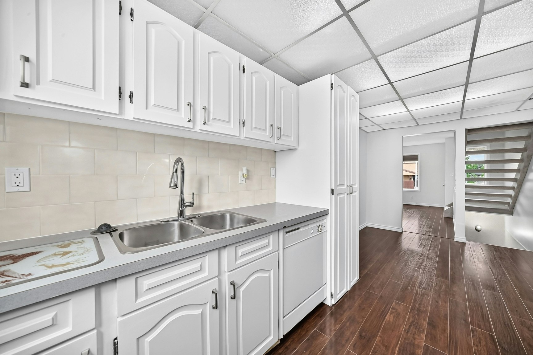 11447 22 Avenue NW, Edmonton, AB, T6J 4V8 - 5