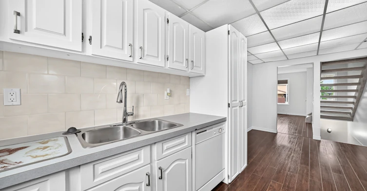 11447 22 Avenue NW, Edmonton, AB, T6J 4V8 - 5