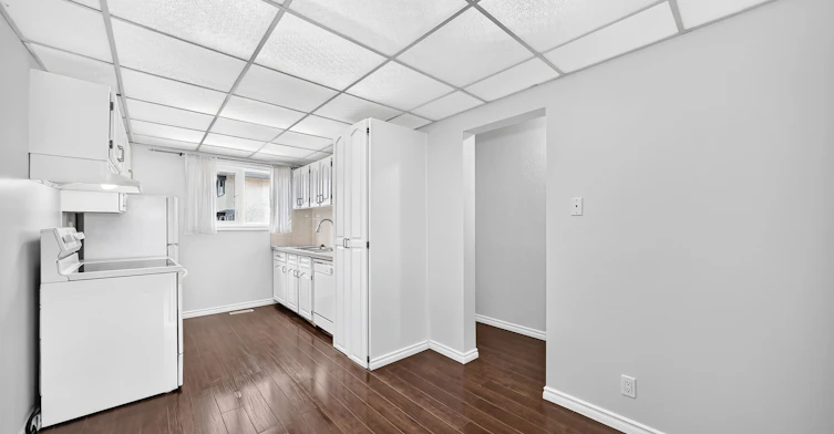 11447 22 Avenue NW, Edmonton, AB, T6J 4V8 - 10