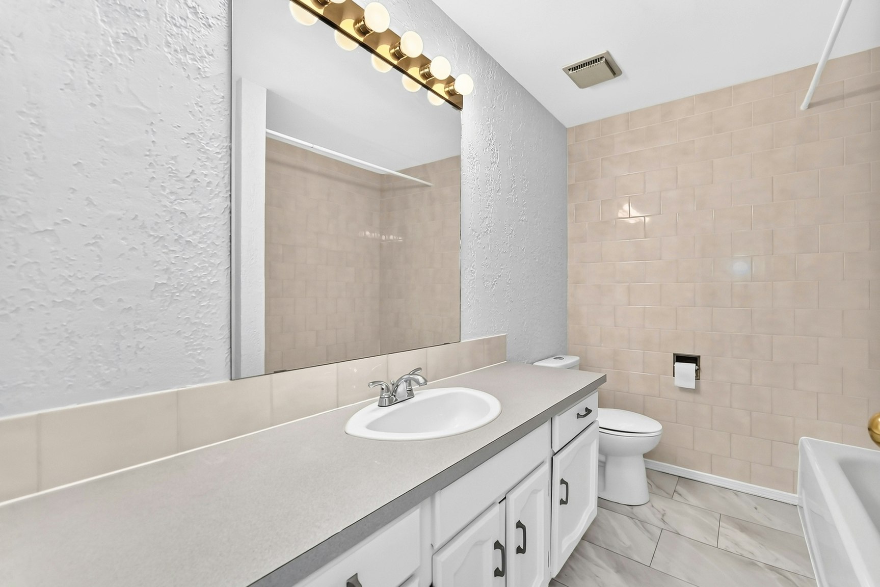 11447 22 Avenue NW, Edmonton, AB, T6J 4V8 - 15