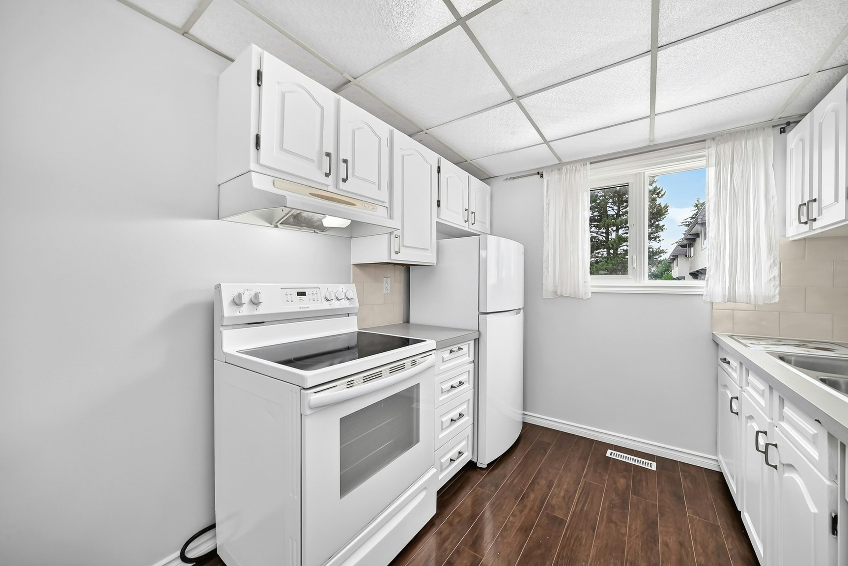 11447 22 Avenue NW, Edmonton, AB, T6J 4V8 - 6