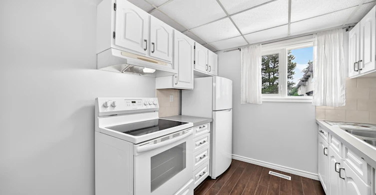 11447 22 Avenue NW, Edmonton, AB, T6J 4V8 - 6