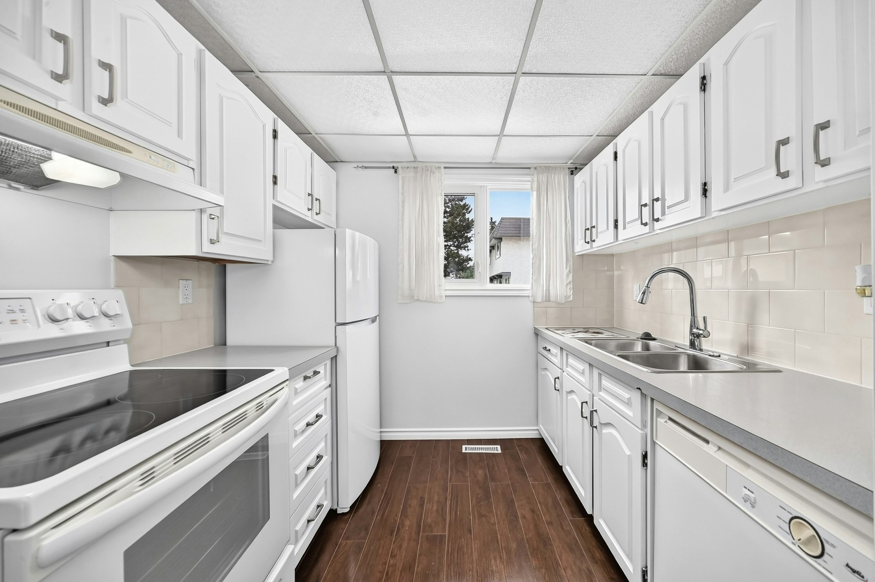 11447 22 Avenue NW, Edmonton, AB, T6J 4V8 - 4