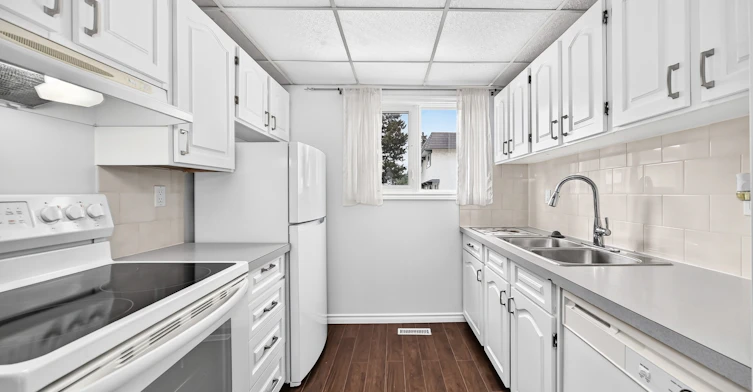 11447 22 Avenue NW, Edmonton, AB, T6J 4V8 - 4