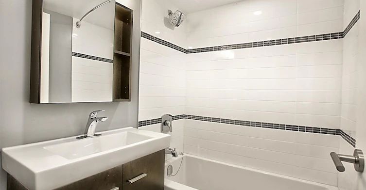 32 Maynard Avenue, Toronto, ON, M6K 2Z9 - 4