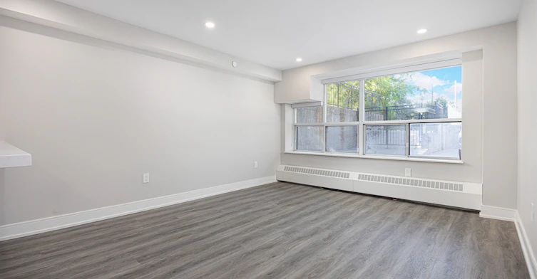 200 Jameson Avenue, Toronto, ON, M6K 2Z6