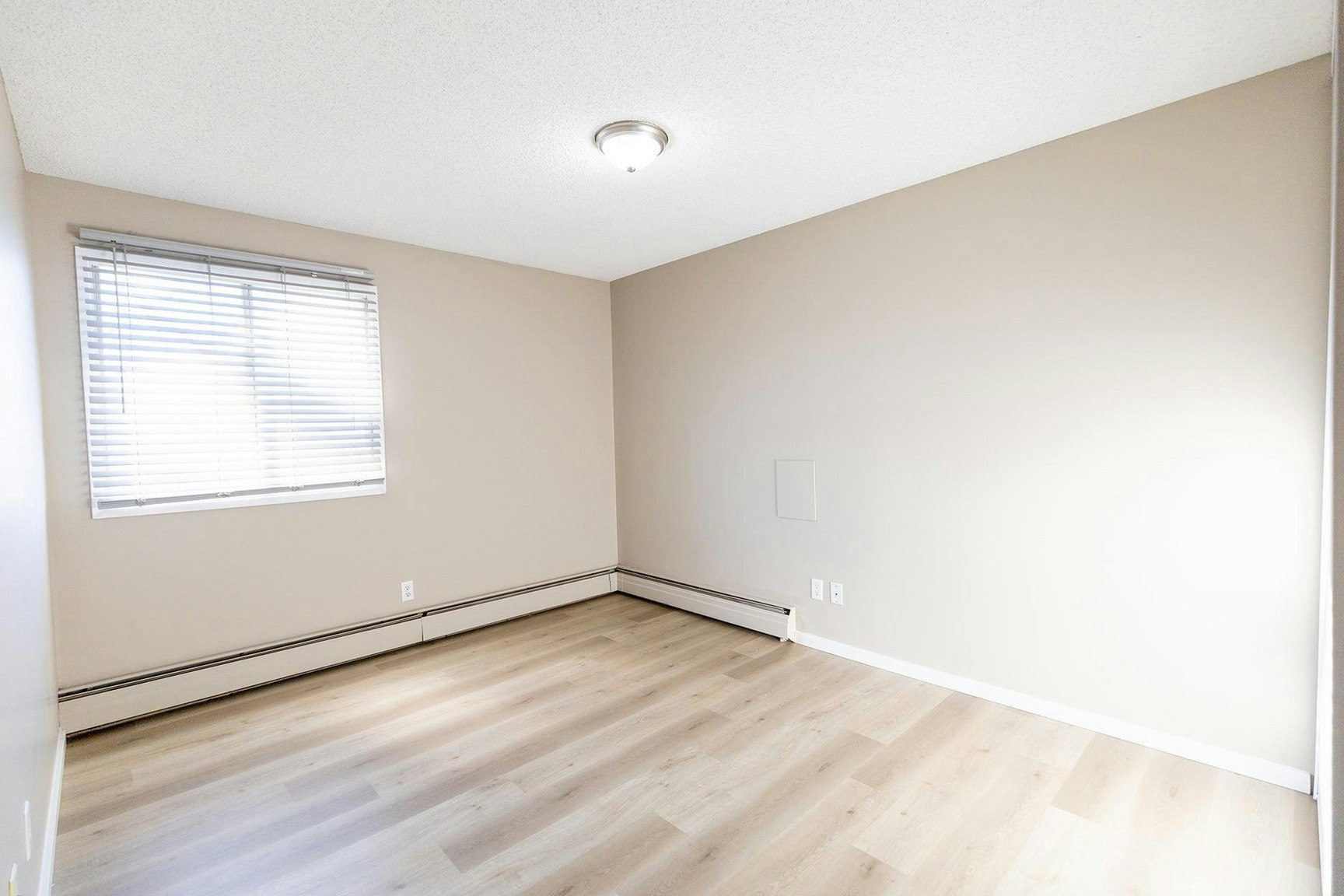 4646 73 Street NW, Calgary, AB, T3B 2M4 - 8