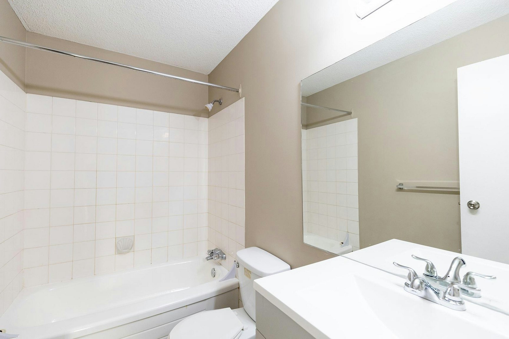 4646 73 Street NW, Calgary, AB, T3B 2M4 - 9