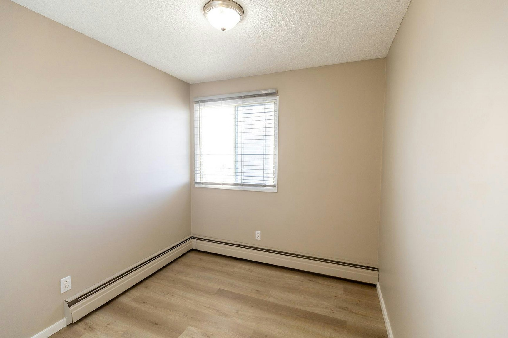 4646 73 Street NW, Calgary, AB, T3B 2M4 - 14