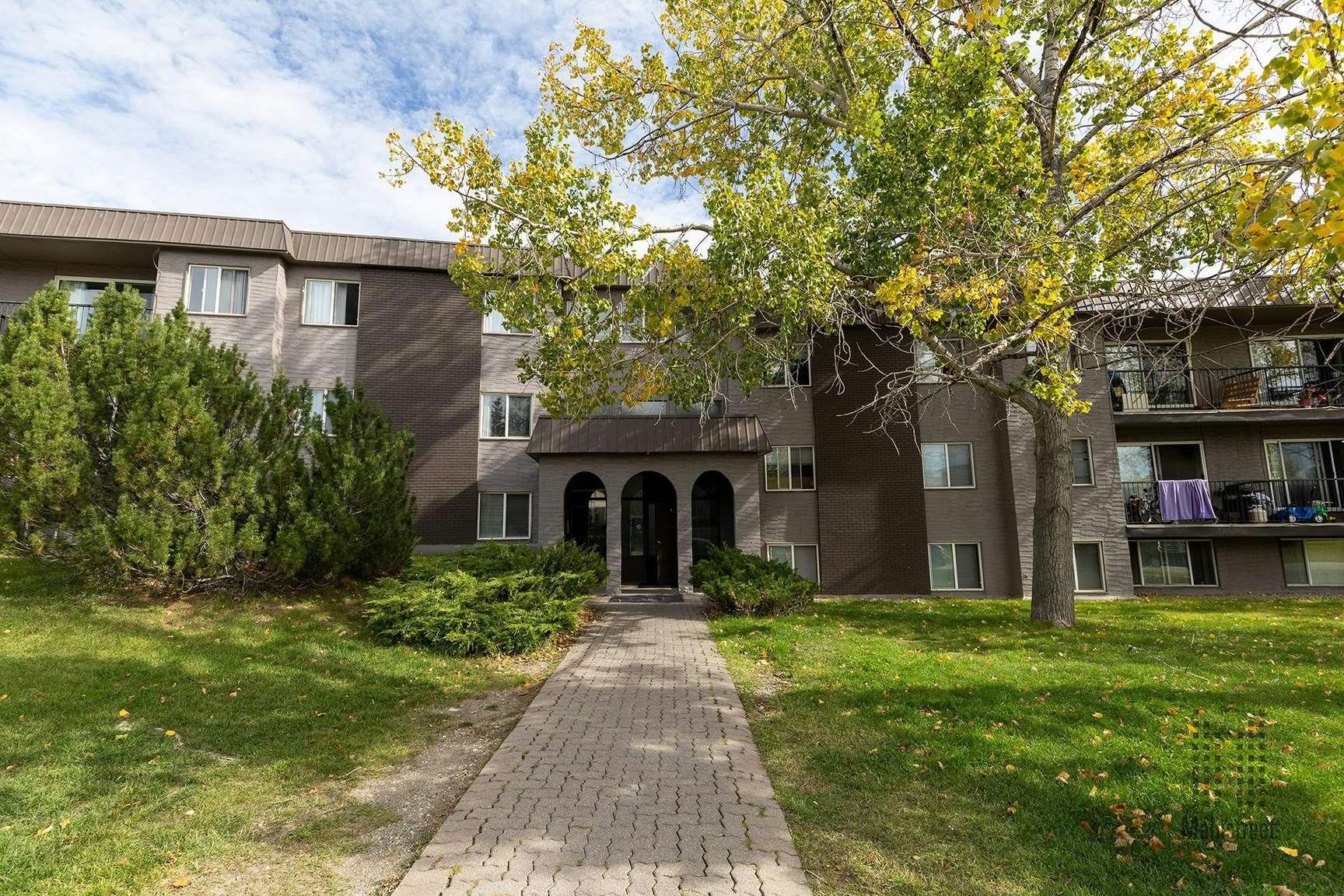 412 Huntsville Crescent NW, Calgary, AB, T2K 5E1 - 11