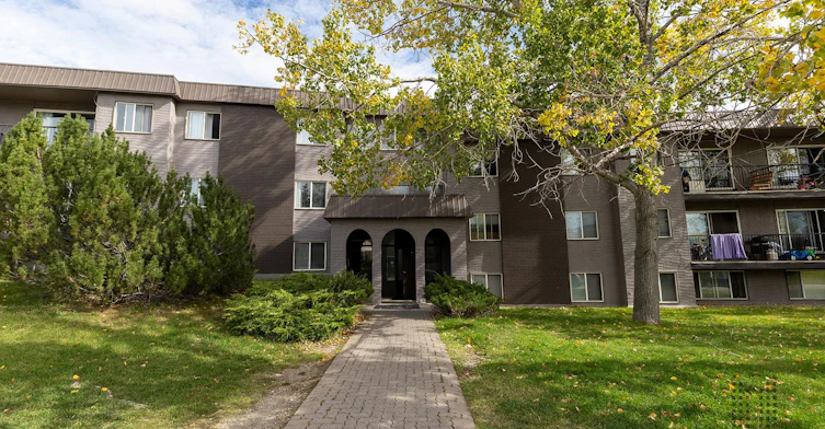 412 Huntsville Crescent NW, Calgary, AB, T2K 5E1 - 11