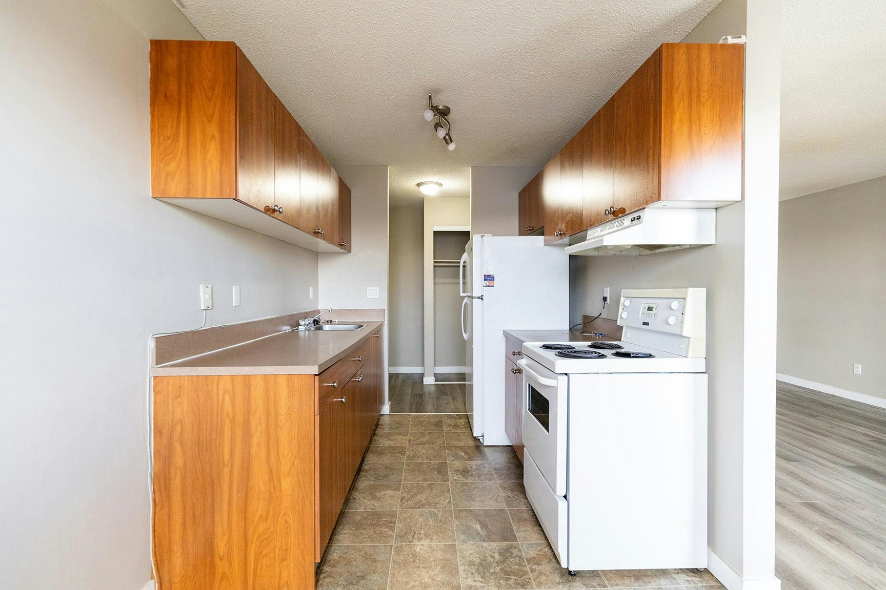 412 Huntsville Crescent NW, Calgary, AB, T2K 5E1 - 18