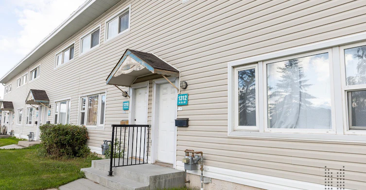 1300 41 Street SE, Calgary, AB, T2A 1K6 - 12