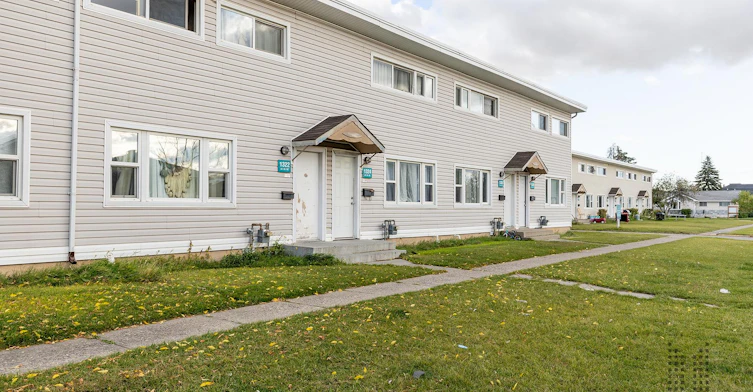 1300 41 Street SE, Calgary, AB, T2A 1K6 - 10