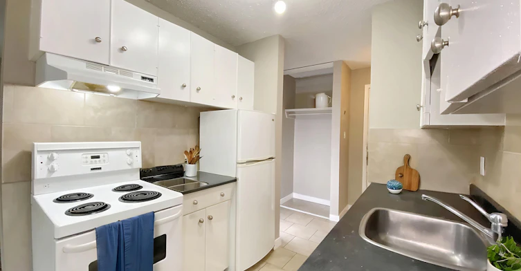 11615 124 Street NW, Edmonton, AB, T5M 0K8 - 7