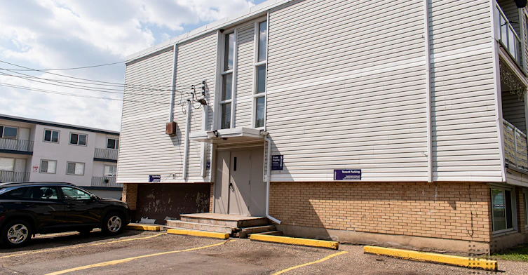 11615 124 Street NW, Edmonton, AB, T5M 0K8 - 12