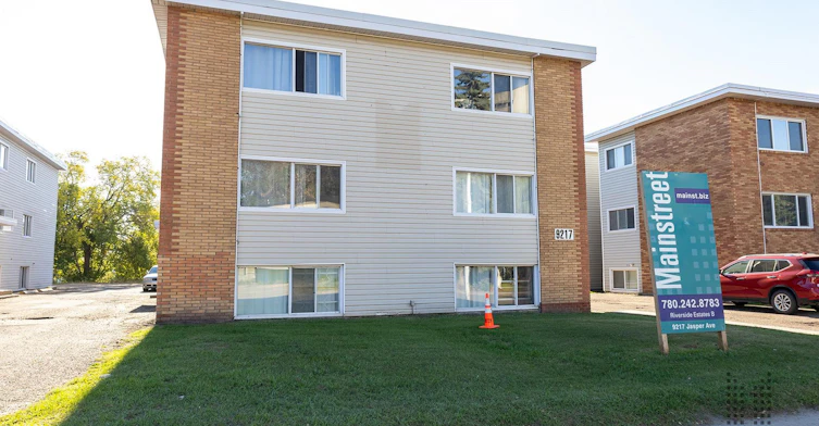 9315 Jasper Avenue NW, Edmonton, AB, T5H 4L8 - 12