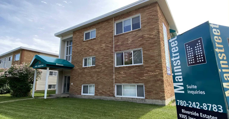 9315 Jasper Avenue NW, Edmonton, AB, T5H 4L8 - 2
