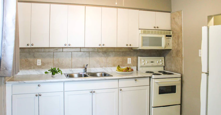 9315 Jasper Avenue NW, Edmonton, AB, T5H 4L8 - 3