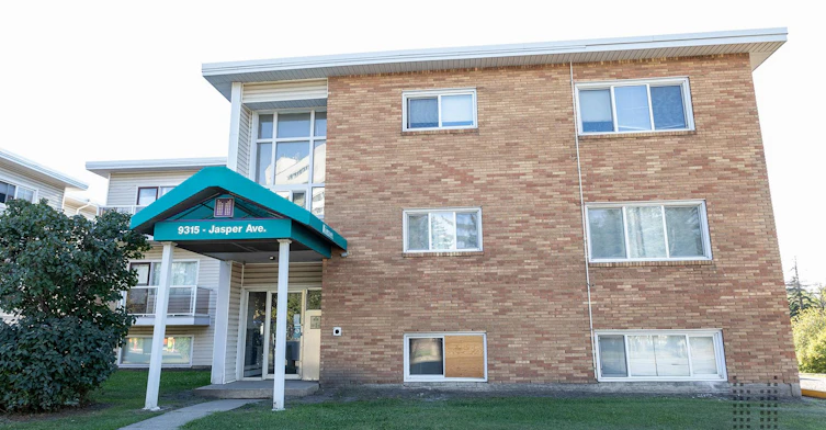 9315 Jasper Avenue NW, Edmonton, AB, T5H 4L8 - 11