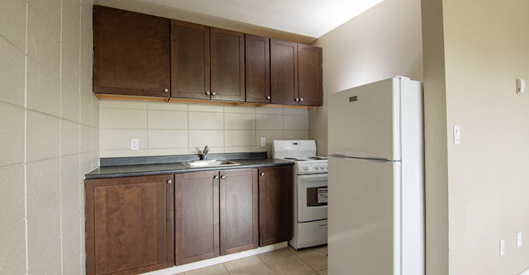 10040 152 Street NW, Edmonton, AB, T5P 1X7 - 7