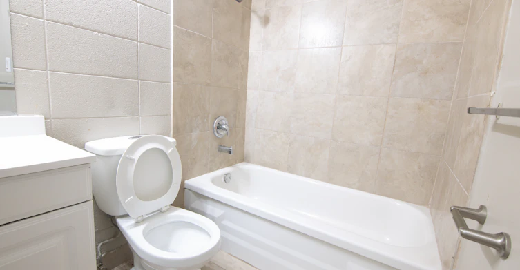10040 152 Street NW, Edmonton, AB, T5P 1X7 - 8