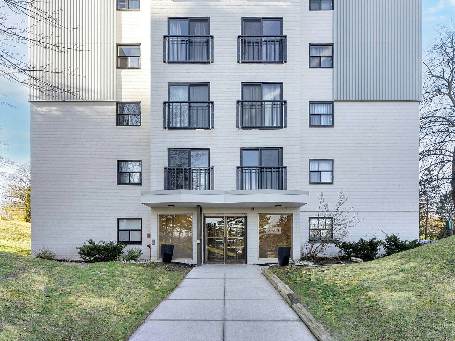 301-709-297 Base Line Road West, London, ON, N6J 1W4 - 3