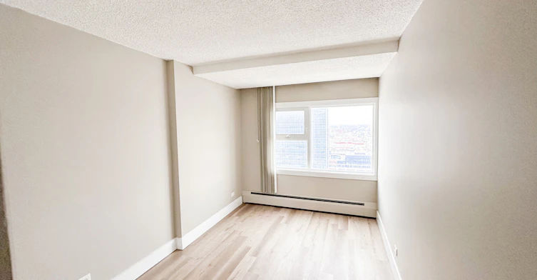 10020 103 Avenue NW, Edmonton, AB, T5J 0G8 - 7