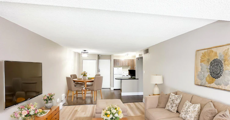 10020 103 Avenue NW, Edmonton, AB, T5J 0G8 - 16
